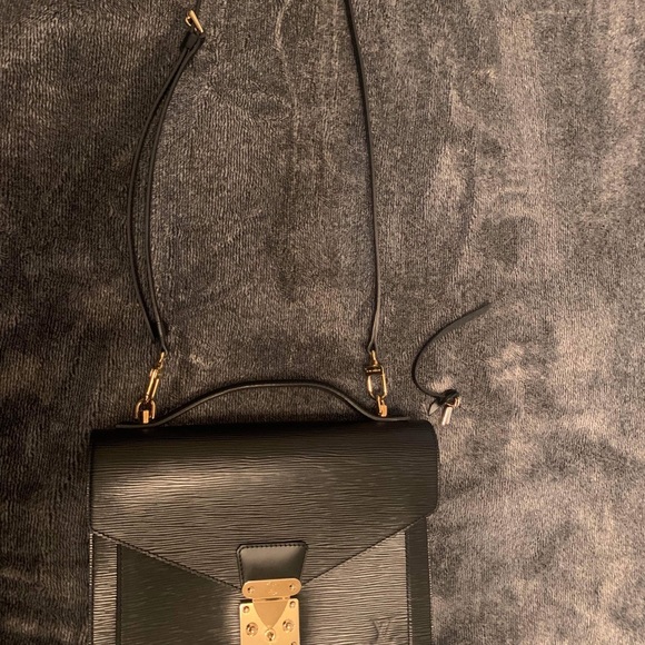 Brand New Never Used
Louis Vuitton Monceau EPI Bag with Leather Strap Brand - Picture 6 of 7